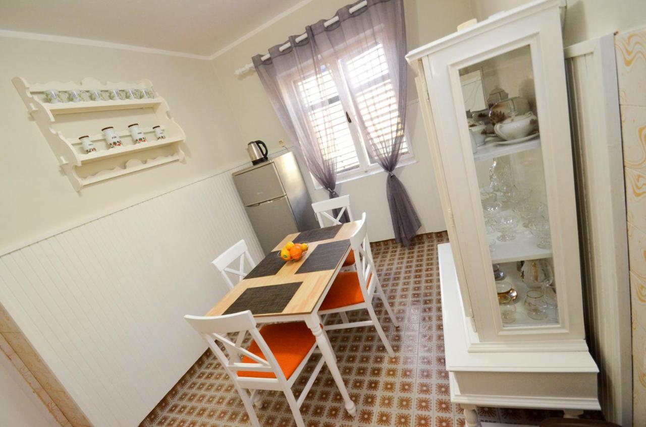Red House Apartment Kotor Exterior photo