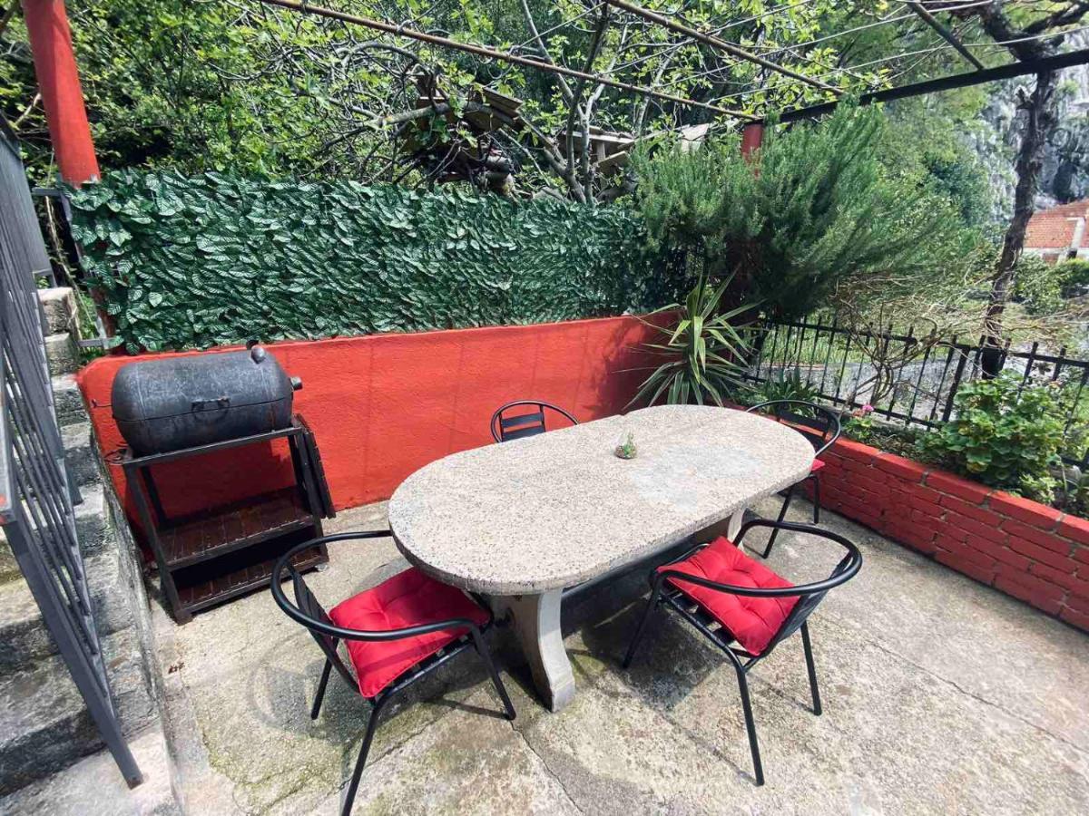 Red House Apartment Kotor Exterior photo
